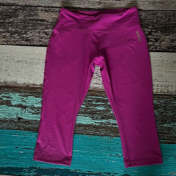 **BUNDLE** Reebok Workout Pants Sz Sm, American Eagle T-shirt Sz Sm, Sports Bra - Picture 9 of 13